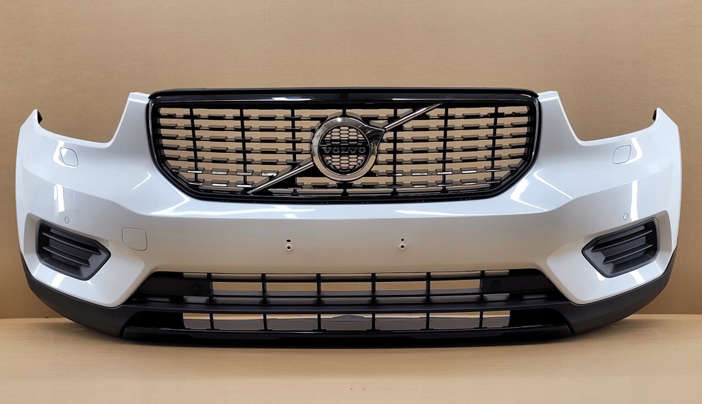 Купить Kompletny бампер перед volvo xc40 2017- 4x pdc цвет 707 r-design
