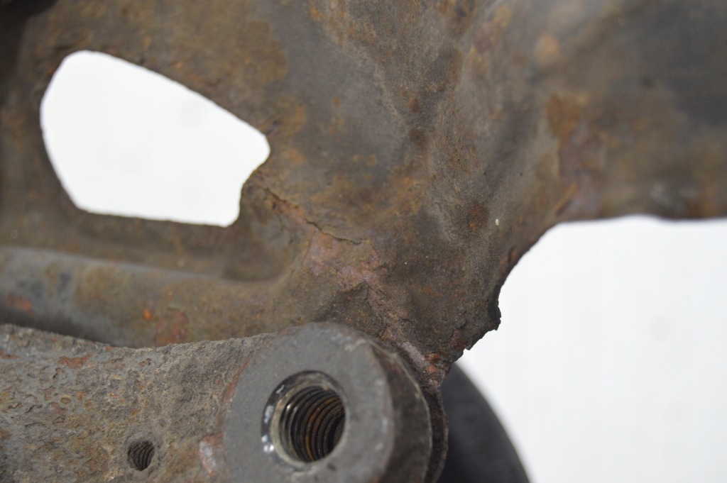 Поворотный кулак ступица правая перед mercedes w140 c140 cl 1403320802 1404202344 Цена