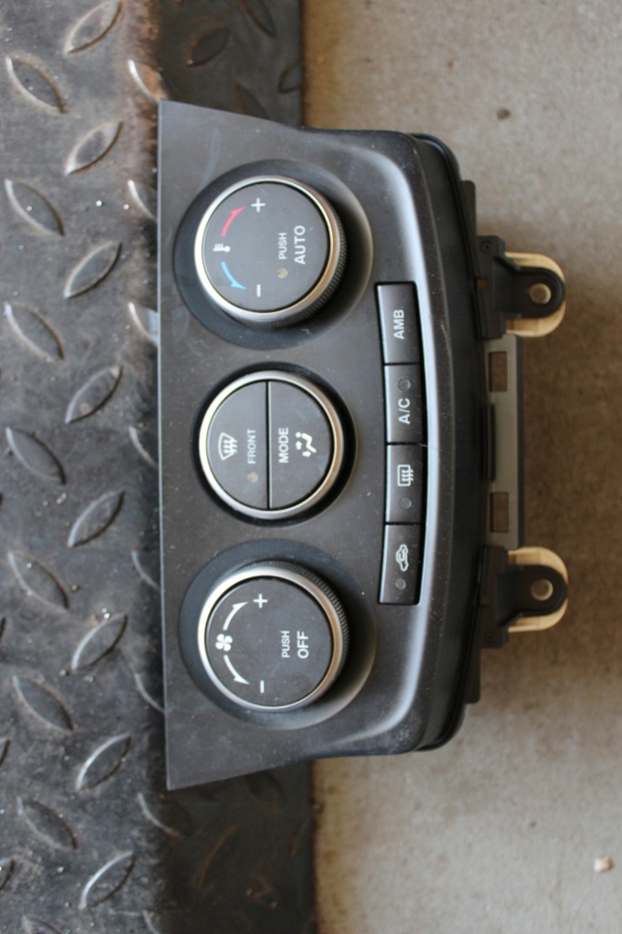 фото №1, Mazda 5 lift 2012 панель управление вентиляция eu