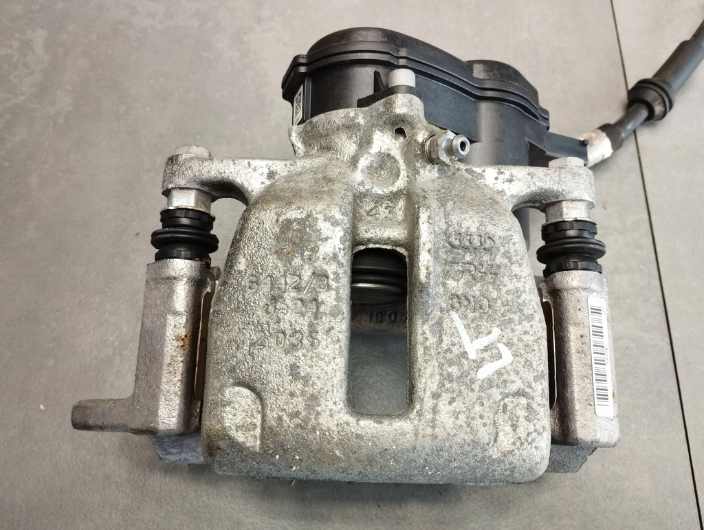 фото №1, Audi a5 8t суппорт левый задняя 32347485