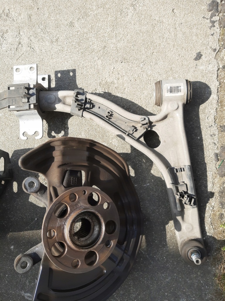 Mercedes gla 156 підвіска перед підрамник поворотний кулак ліва права важіль в Україні