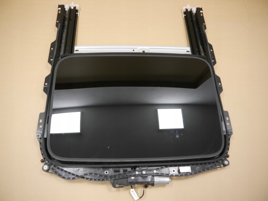 фото №1, Audi a4 b9 люк 8w5877041a sedan