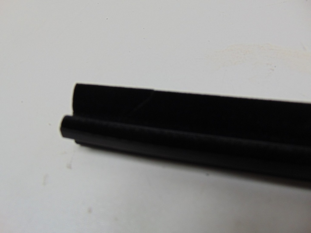 фото №10, Молдинг ущільнювач лівий перед vw t-roc 2ga837477