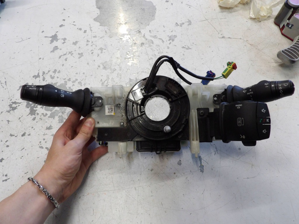 фото №1, Переключатель комбинированный 255670001r renault оригинальный номер