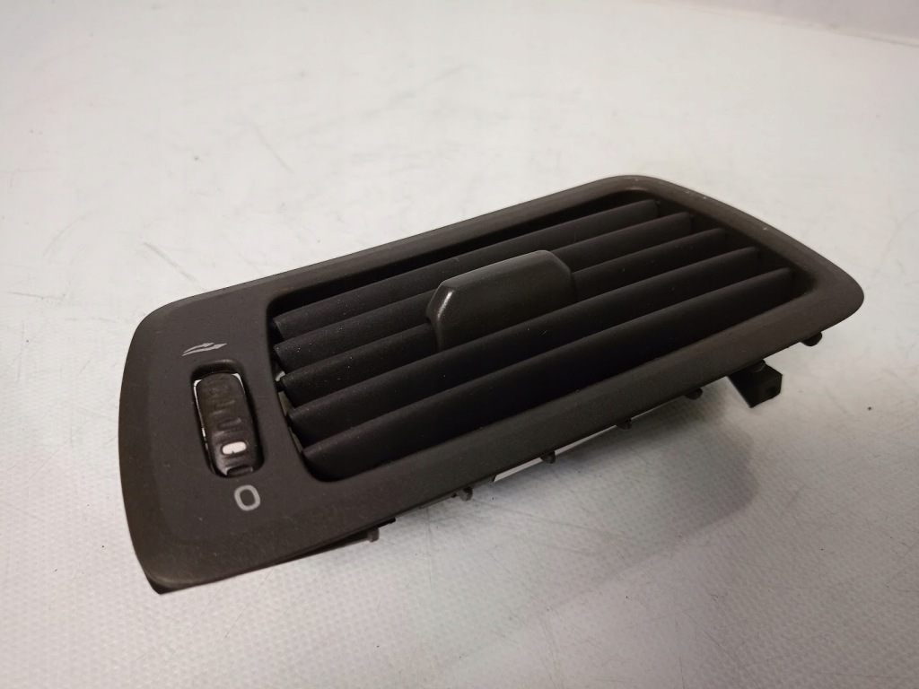 фото №4, Решётка обдув правая передняя volvo v70 ii