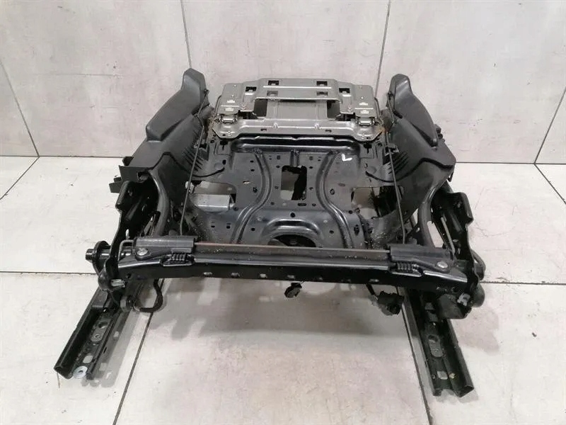 Купити Сидіння bentley 3w3881105a