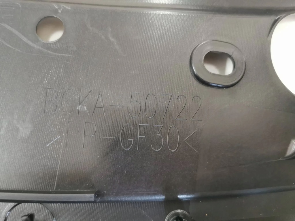 Накладка верхний бампера, решетка mazda 3 Киев