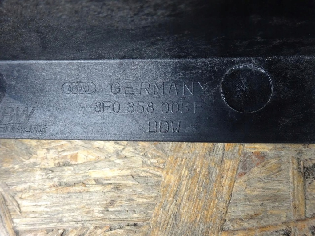 фото №14, Audi a4 b7 рамка кронштейн корзина радио переключатели аварийная 2-din 8e0858005f