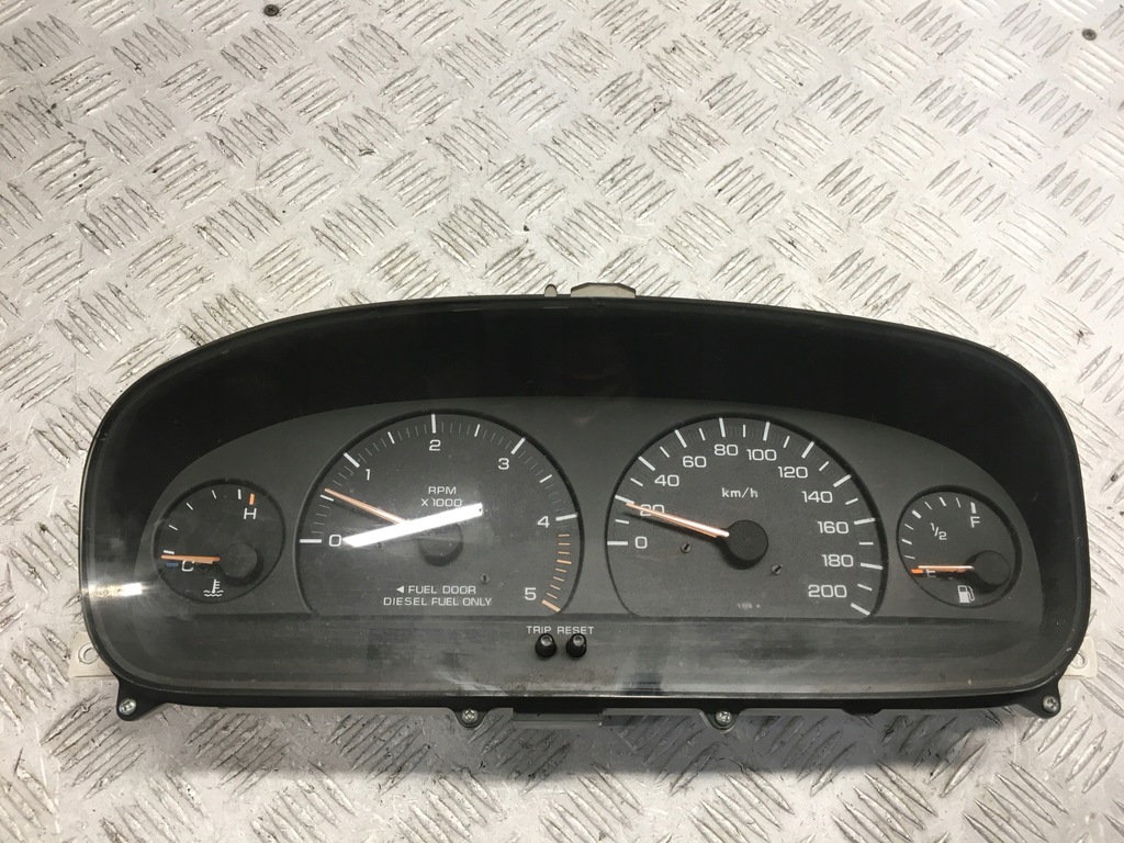 фото №1, Voyager iii 2.5 td счетчик tn257410