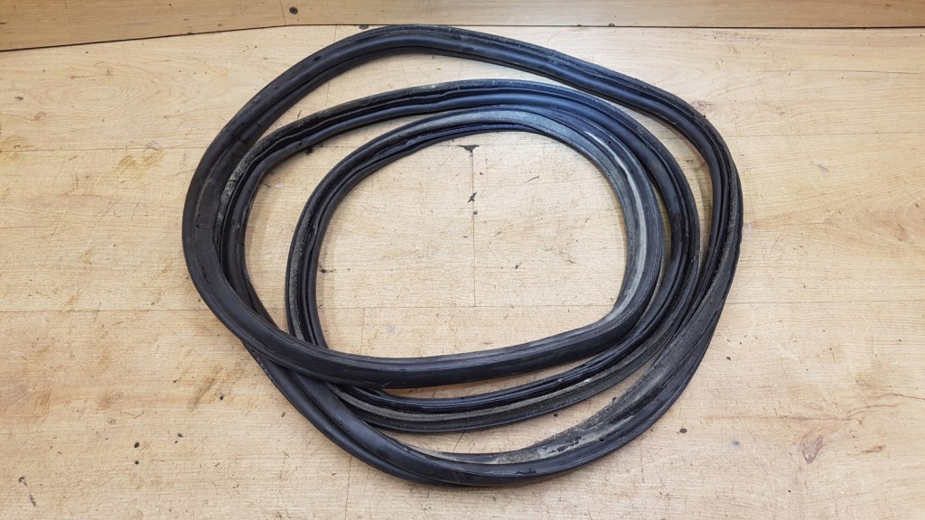 фото №1, Прокладка крышки багажника задняя opel astra j kombi