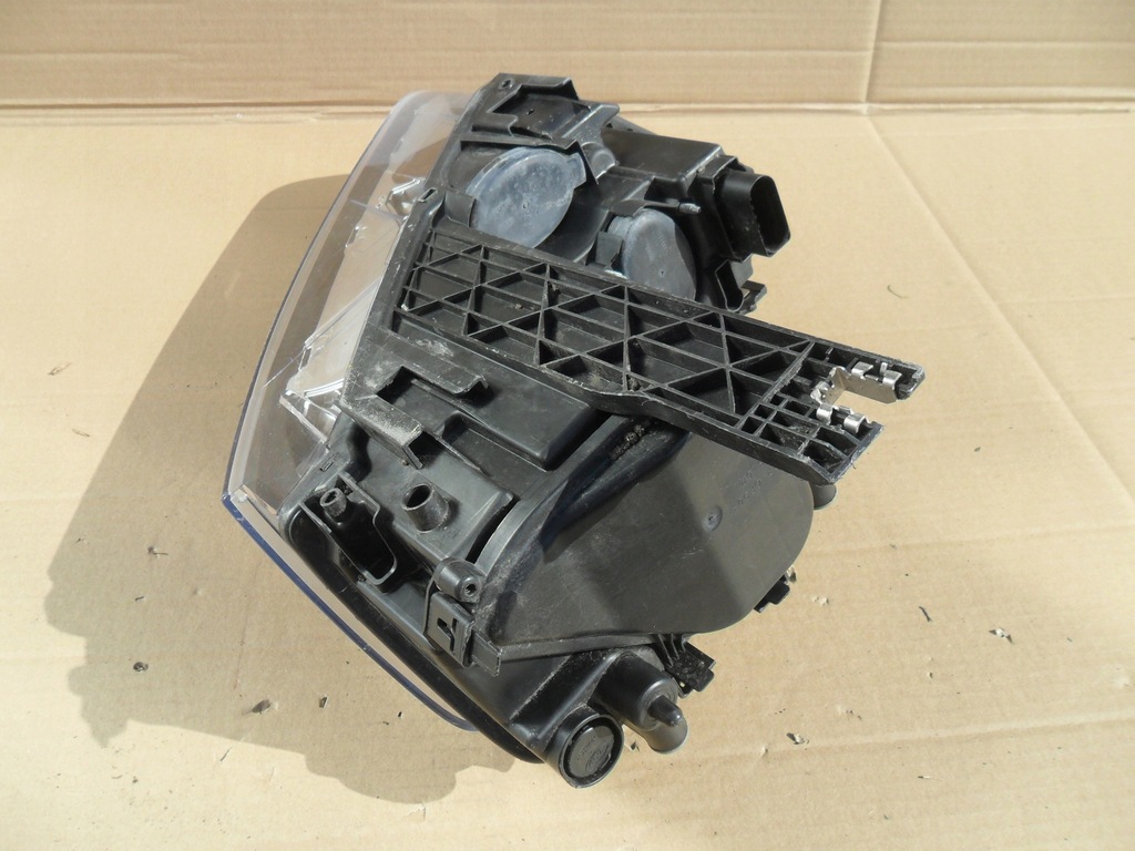 фото №13, Audi q3 фара правый лампа 8u0941004m