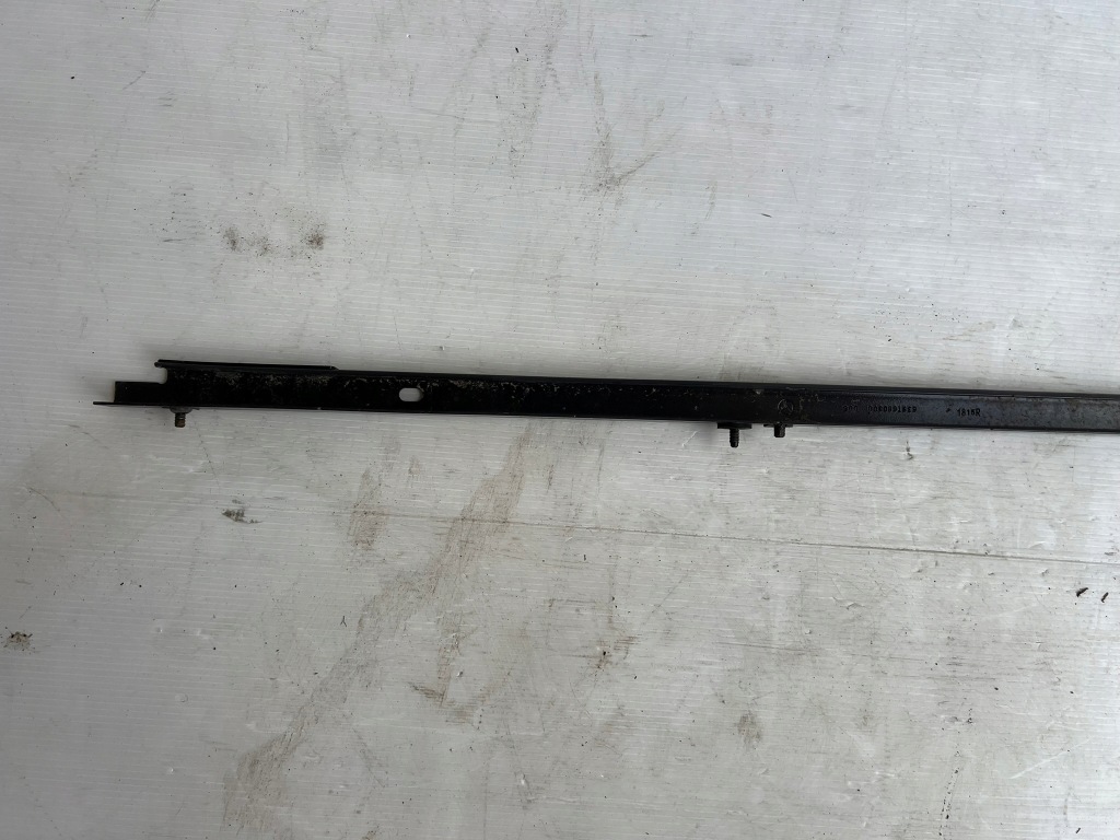 Mercedes-benz vito w447 рестайлінг  напрямна напрямна двері верхній права a6397660300 Недорого