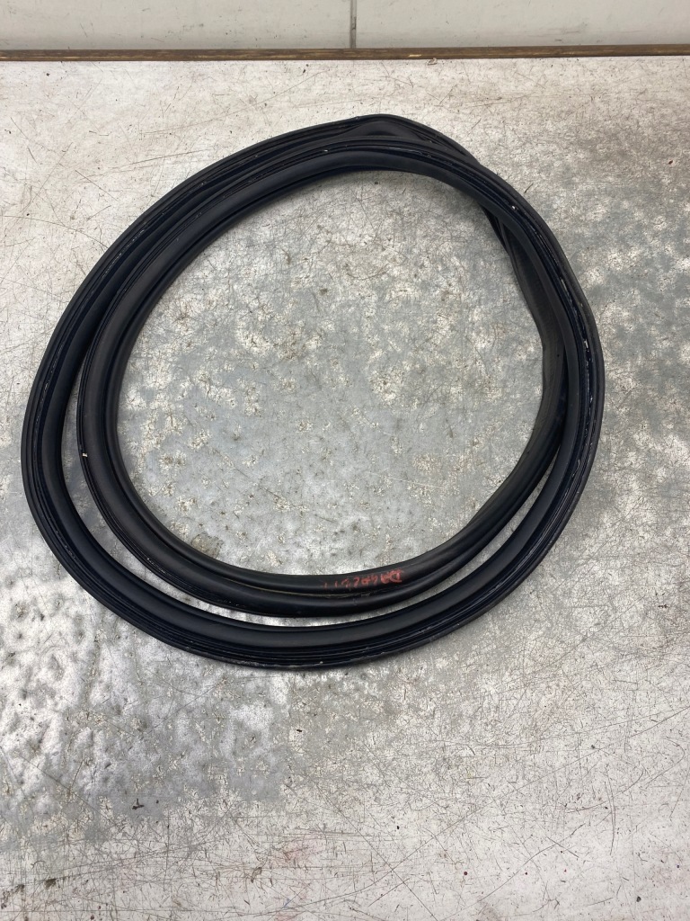 фото №3, Ford ka + plus прокладка кришки багажника