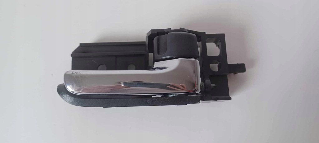 фото №1, Ручка внутренняя левая toyota corolla verso 69206-05040-b0