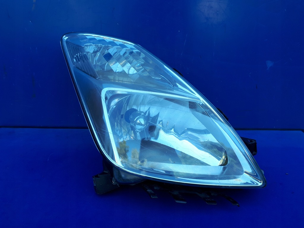 фото №1, Toyota prius ii 04-06 2004-2006 фара лампа правая