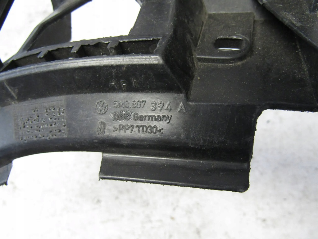 фото №8, Vw golf v plus направляющая бампера правый задняя