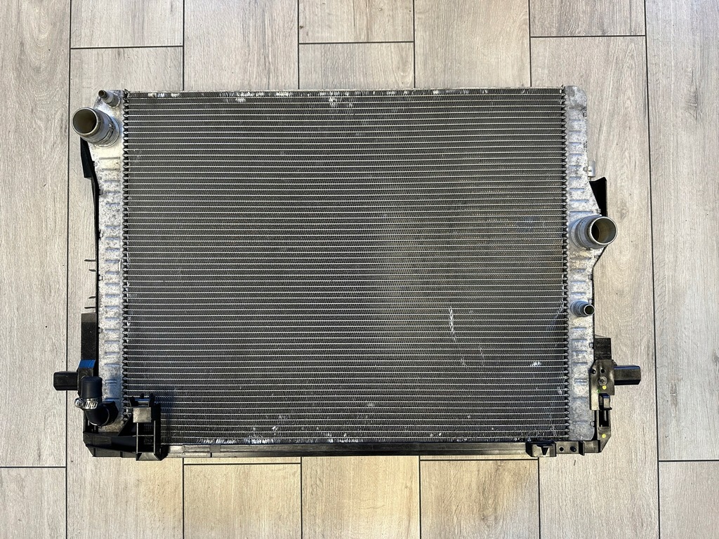 фото №1, Bmw f10 f07 gt f12 радіатор комплект 5.0i