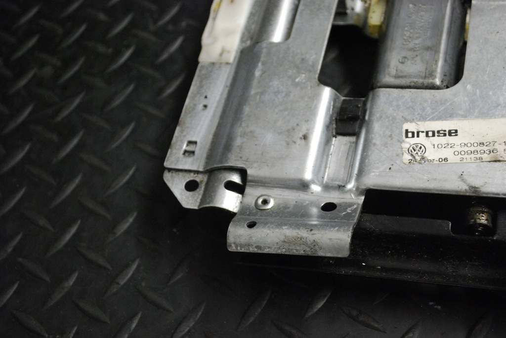 фото №5, Механизм кронштейн подголовник a8 d3 0098936