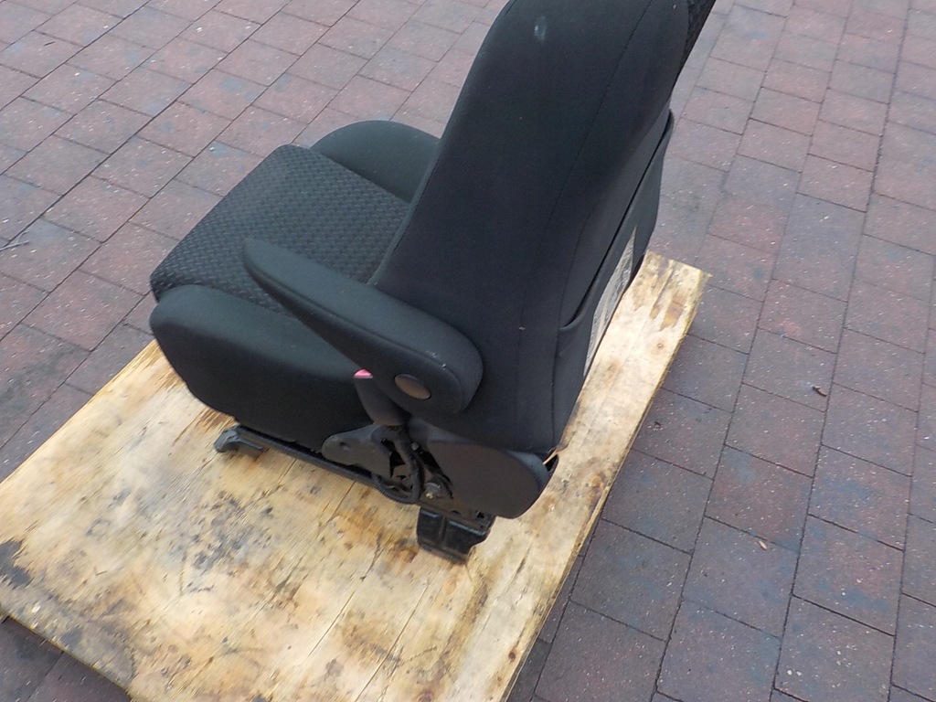 фото №9, Toyota corolla verso ii сидіння правий пасажира