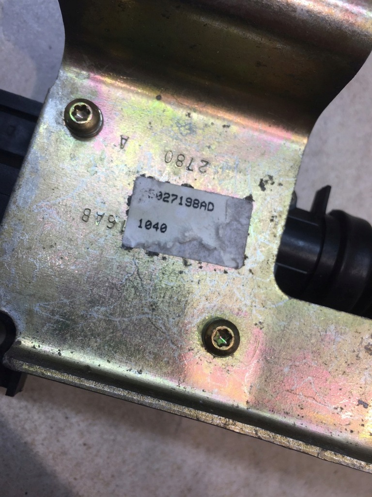 фото №7, Привод замка правый задняя pt cruiser 05027198ad