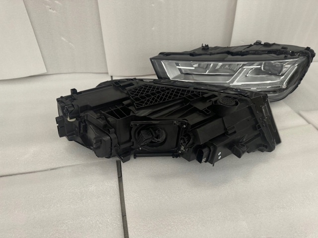 Ліхтарі  audi q7 4m full led америка ліва правий Недорого