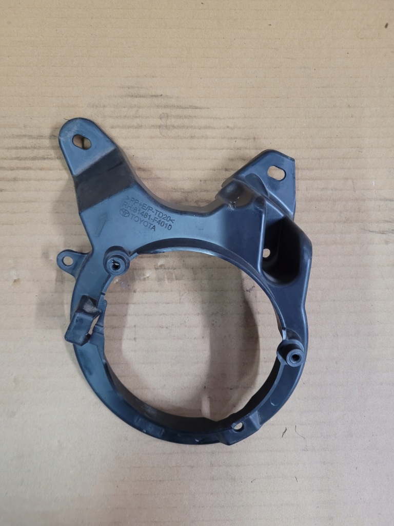 фото №1, Toyota c-hr 2016-2019 решётка рамка противотуманной фары правая 81481-f4010