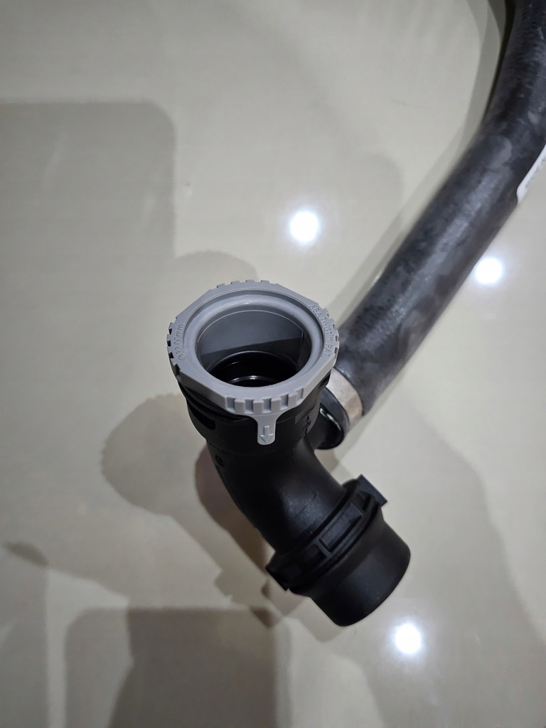 фото №8, Volvo оригинальный номер 30774513 waz шланг xc60 xc70 s80 v70