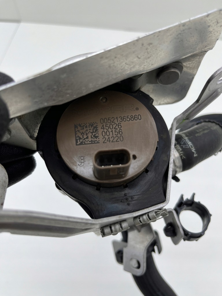 Jeep compass 2 дополнительная насос воды пабтрубок  радиатора 52116107 521365860 Киев