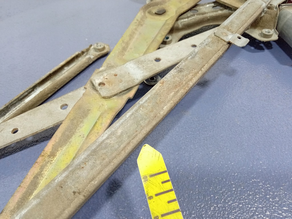 фото №7, Toyota avensis verso подъемник стекло задняя левый 85720-44050