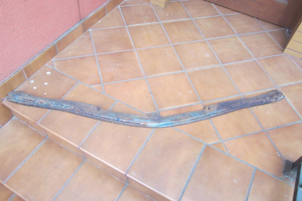 фото №1, Mercedes w116 молдинг накладка поперечина бампера перед