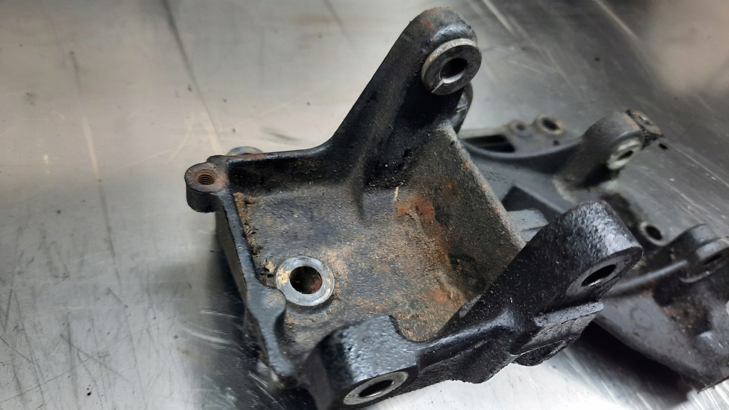 Кронштейн генератора 9632543007 peugeot 806 2.2b Недорого