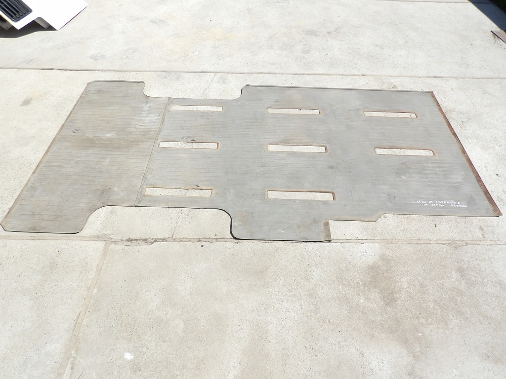 фото №1, Обшивка резиновый элемент пол задняя vw lt sprinter средний