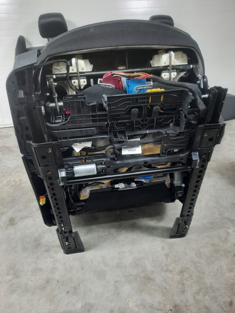 фото №13, Сиденья заднее сиденье кожа туннель mercedes c w205 sedan