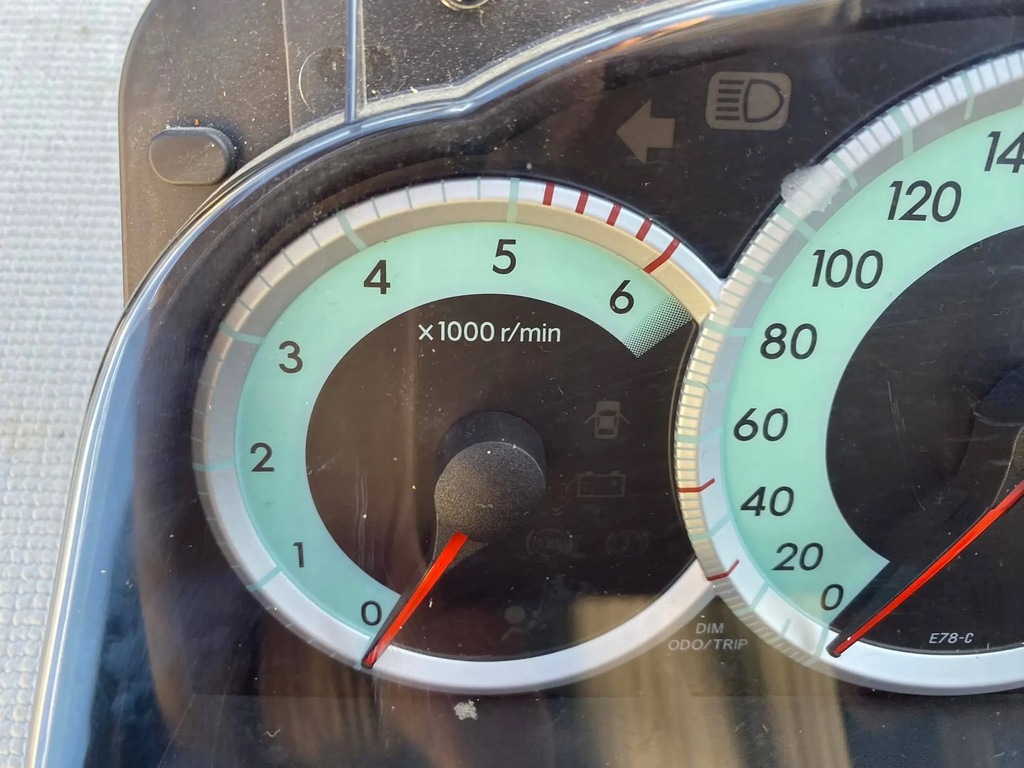 фото №4, Toyota corolla verso ar10 2006 счетчик , приборы