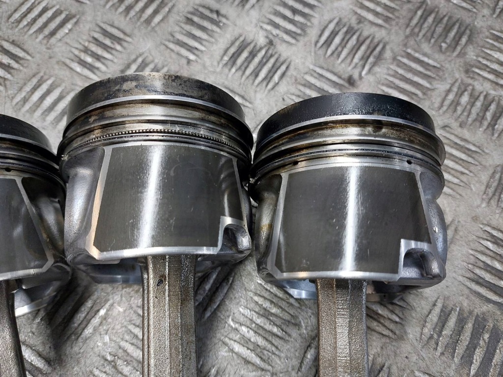 Поршень + шатун za комплект  4szt volkswagen passat b8 lift dfh dfha Ціна