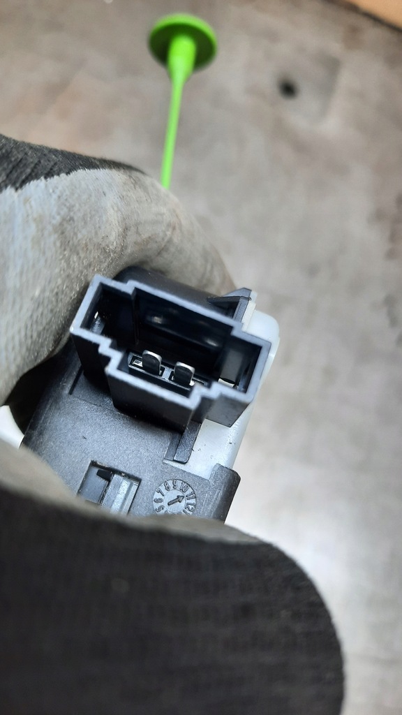 фото №3, Привід кришка заливної пального volvo xc70 ii 861131