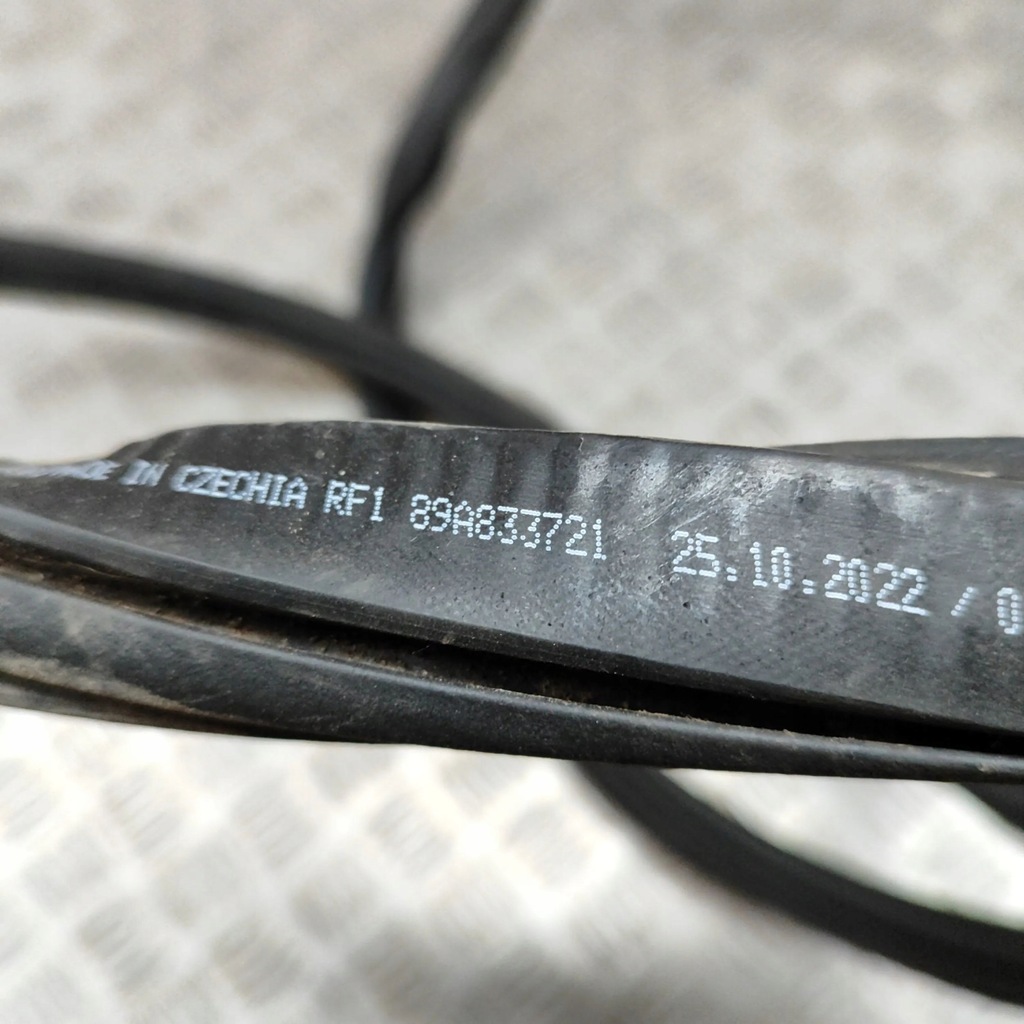 фото №6, Audi q4 sportback e-tron 2022 ліва сторона гумовий прокладка двері задніх