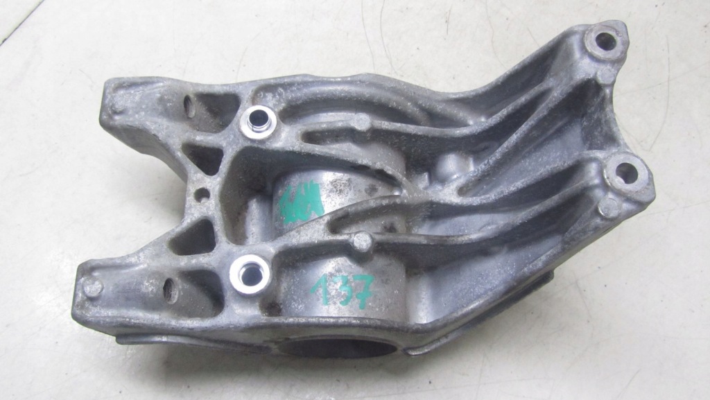 фото №1, Mercedes gla w156 x156 2.2 кронштейн підпора піввісь a6512200131 13-