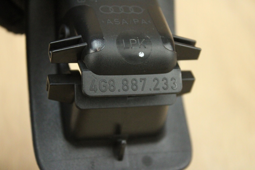 фото №7, Оригинальные кронштейн защита заглушка isofix audi a6 c7 4g8887187 4g887233