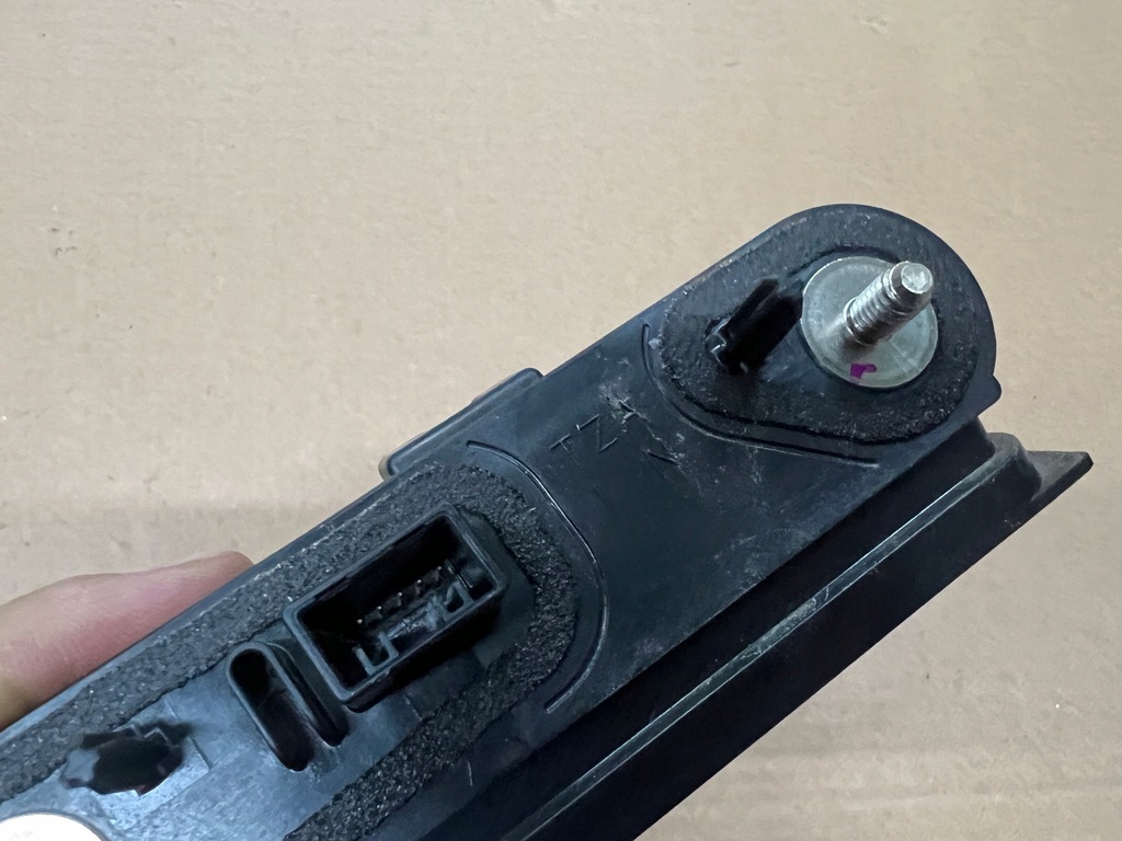 фото №5, Honda hr-v hrv iii 21- микровыключатель кнопка крышки багажника ручка