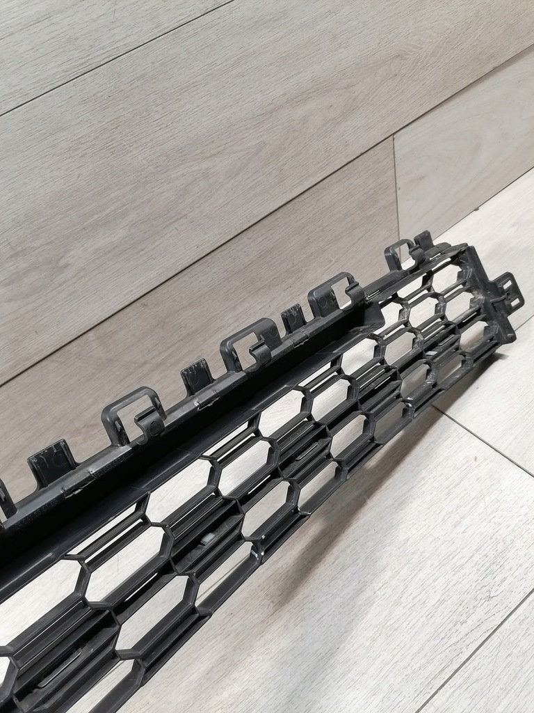 фото №13, Skoda оригинальный номер 5e3853677a решётка бампера