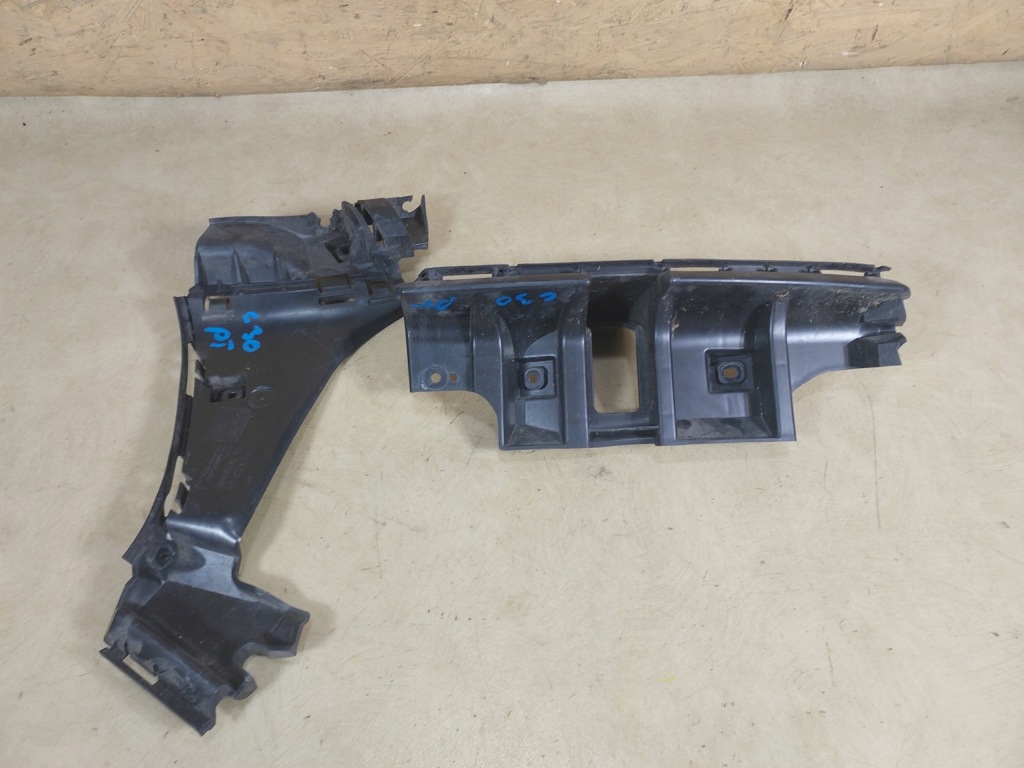 фото №1, Volvo c30 направляющая бампера правый задняя 30657219