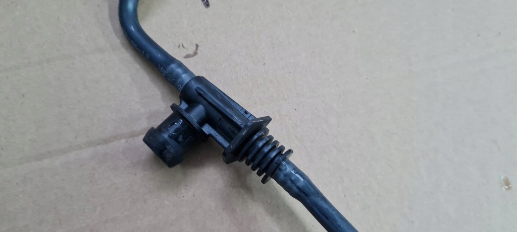 A4 b9 8w рестайлінг  шланг трубка вакууму 2.0 tfsi 06l121081ad a5 8w Недорого