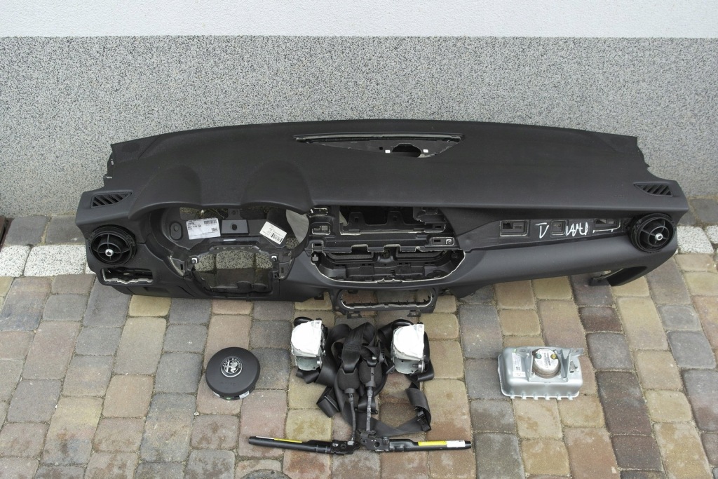 Купити Alfa romeo stelvio панель приладів панель  pulpit подушка безпеки ремінь