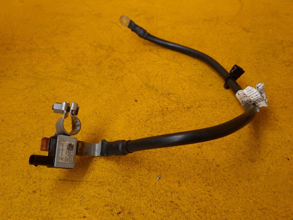 фото №1, Mercedes c w206 клемма аккумулятор a0009051811