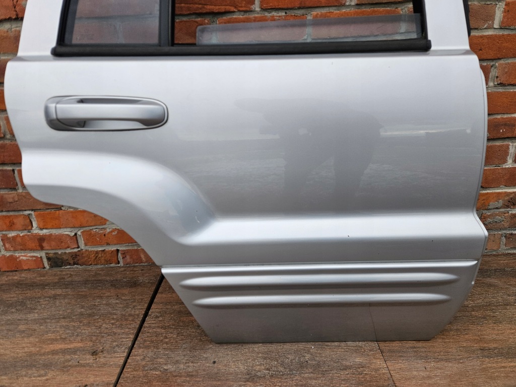 Jeep grand cherokee wj 99-04 дверь правый  задний Недорого