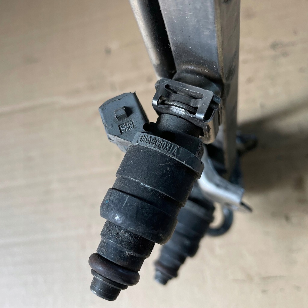 фото №7, Молдинг впрыскная форсунки audi a3 8l 1.8 06a133317b