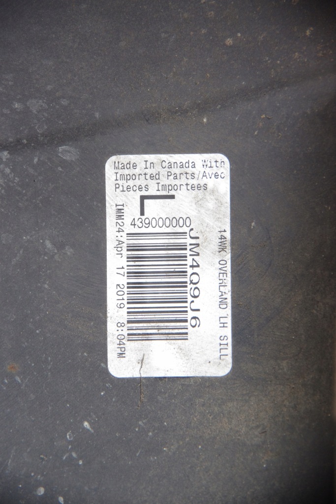 Молдинг порог левая jeep grand cherokee wk2 overland рестайлинг  pw7 bright white Доставка