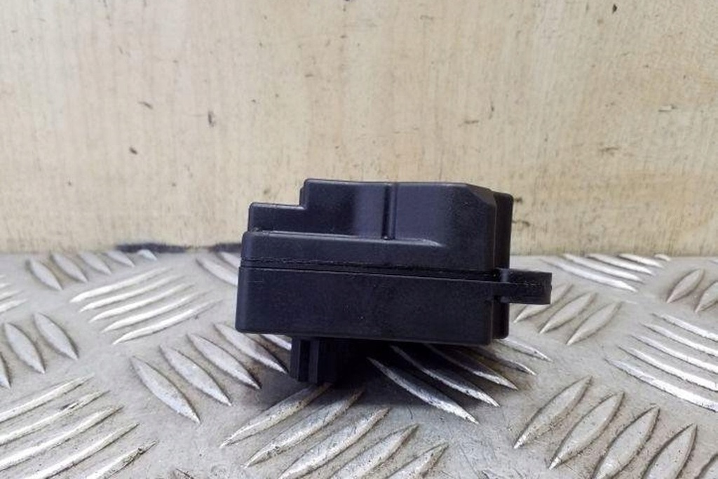 фото №8, Клапаны управляющий отопители volvo v40 cross country 526 4n5h19e6166652a