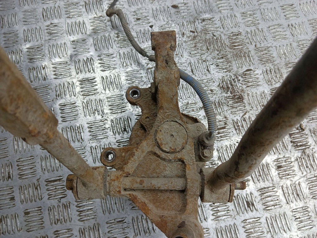 фото №6, Kia carens i 2006 задня сторона ліва ступиця колеса заднього